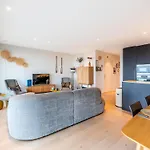 Ferrel Eerste Apartment