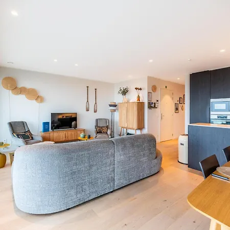 Ferrel Eerste דירה